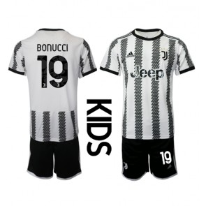 Juventus Leonardo Bonucci #19 kläder Barn 2022-23 Hemmatröja Kortärmad (+ korta byxor)
